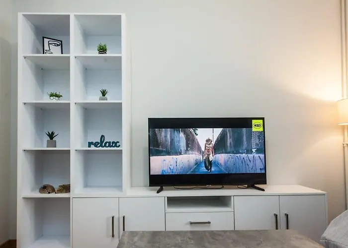 Relaxing 2 Bd Apt With Balcony In Zografou