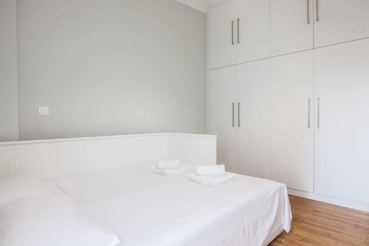 Relaxing 2 Bd With Balcony In Zografou * Athens