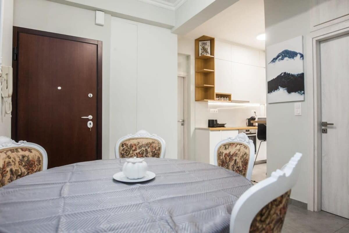 Relaxing 2 Bd With Balcony In Zografou Athens