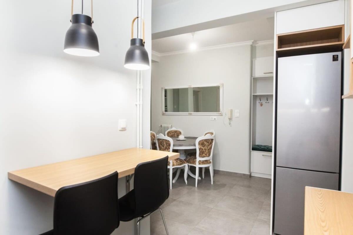 Relaxing 2 Bd With Balcony In Zografou *