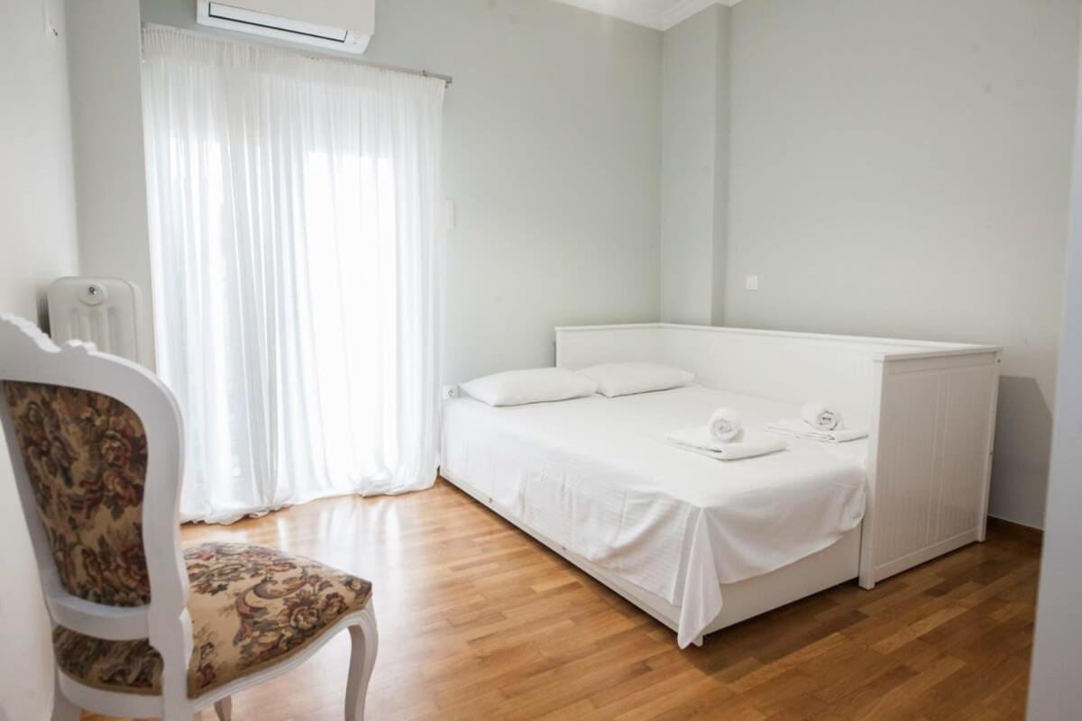 Relaxing 2 Bd With Balcony In Zografou * Athens